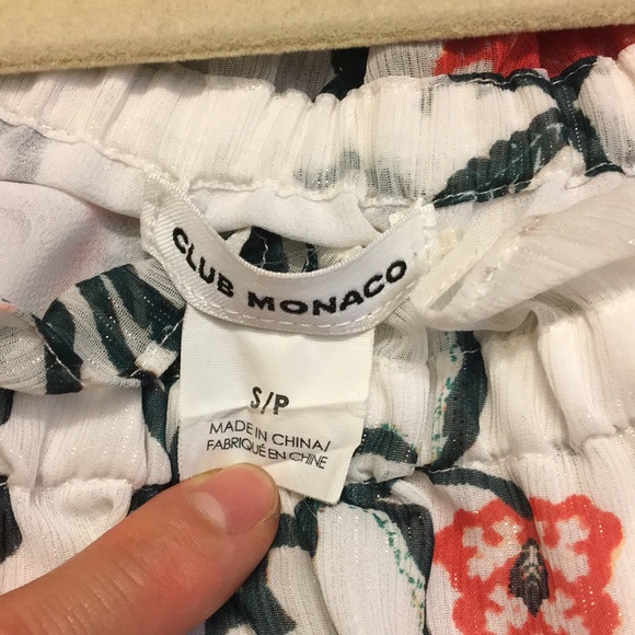 Club Monaco’s cold shoulder floral top (Janou top) - Picture 5 of 6